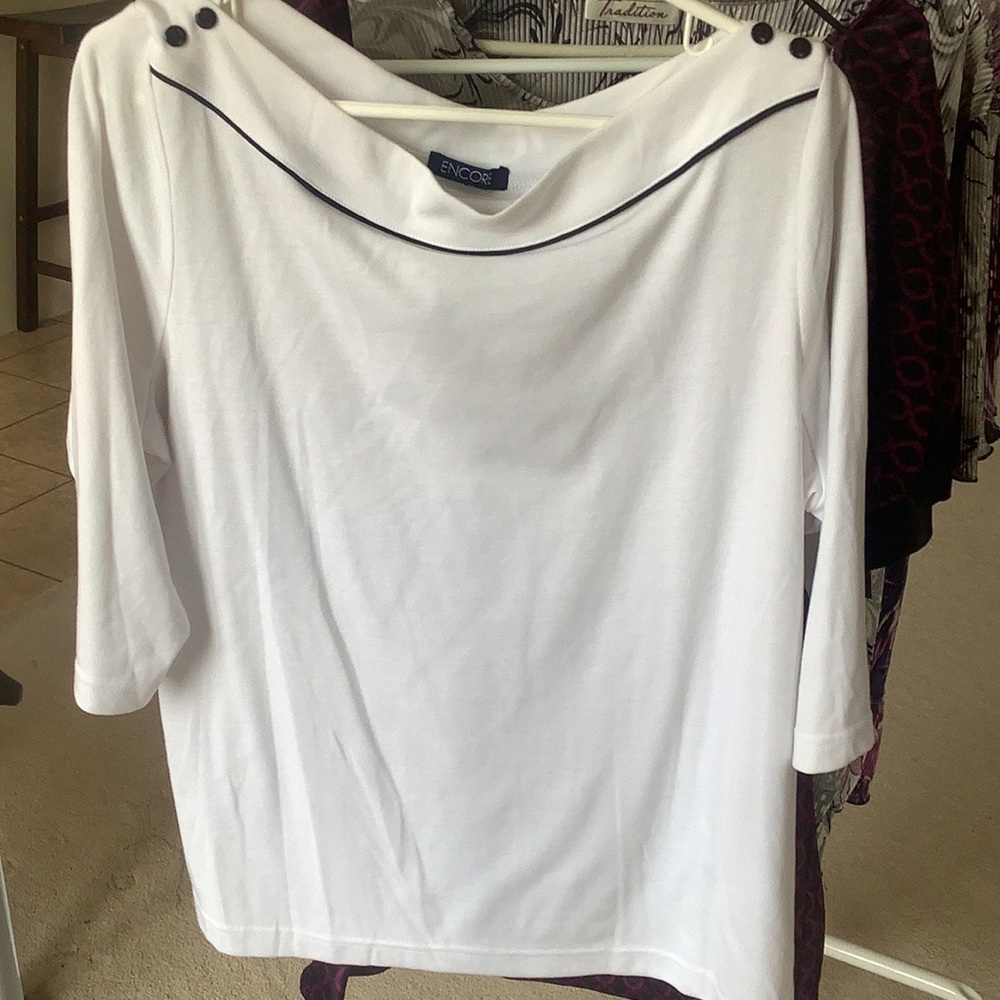 Blouse(s) - Picture 3 of 10